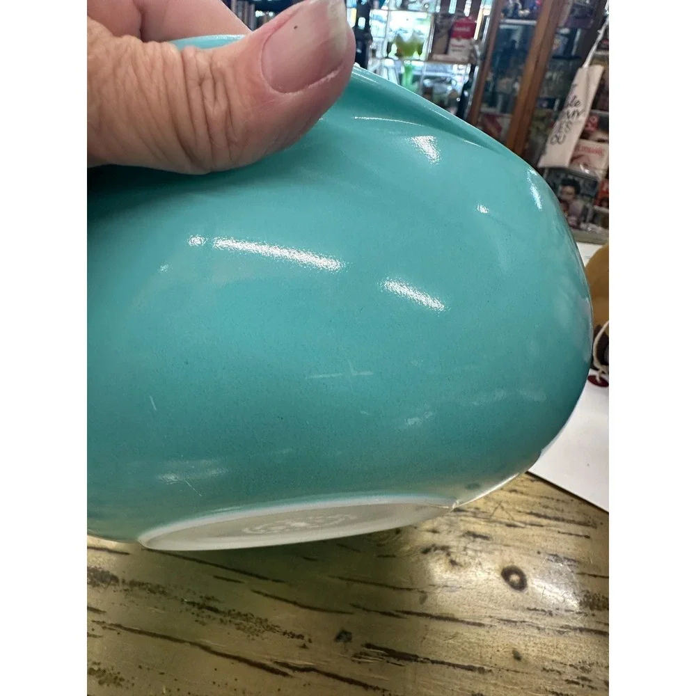 Vintage Pyrex Round Turquoise Bowl 2Qt #024 w/ orig lid